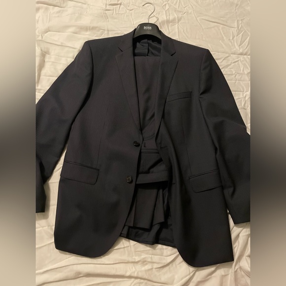 Dark Navy PinStripe Hugo Boss Suit - Jackets and Pants 42R - Picture 8 of 10